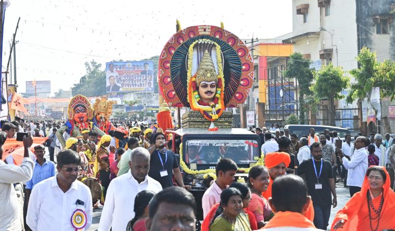 ವಿಜೃಂಭಣೆಯ ಸಿದ್ದರಾಮೇಶ್ವರ ಜಯಂತಿ | ಹೊಳಲ್ಕೆರೆಗೆ ಹರಿದು ಬಂದ ಜನಸಾಗರ